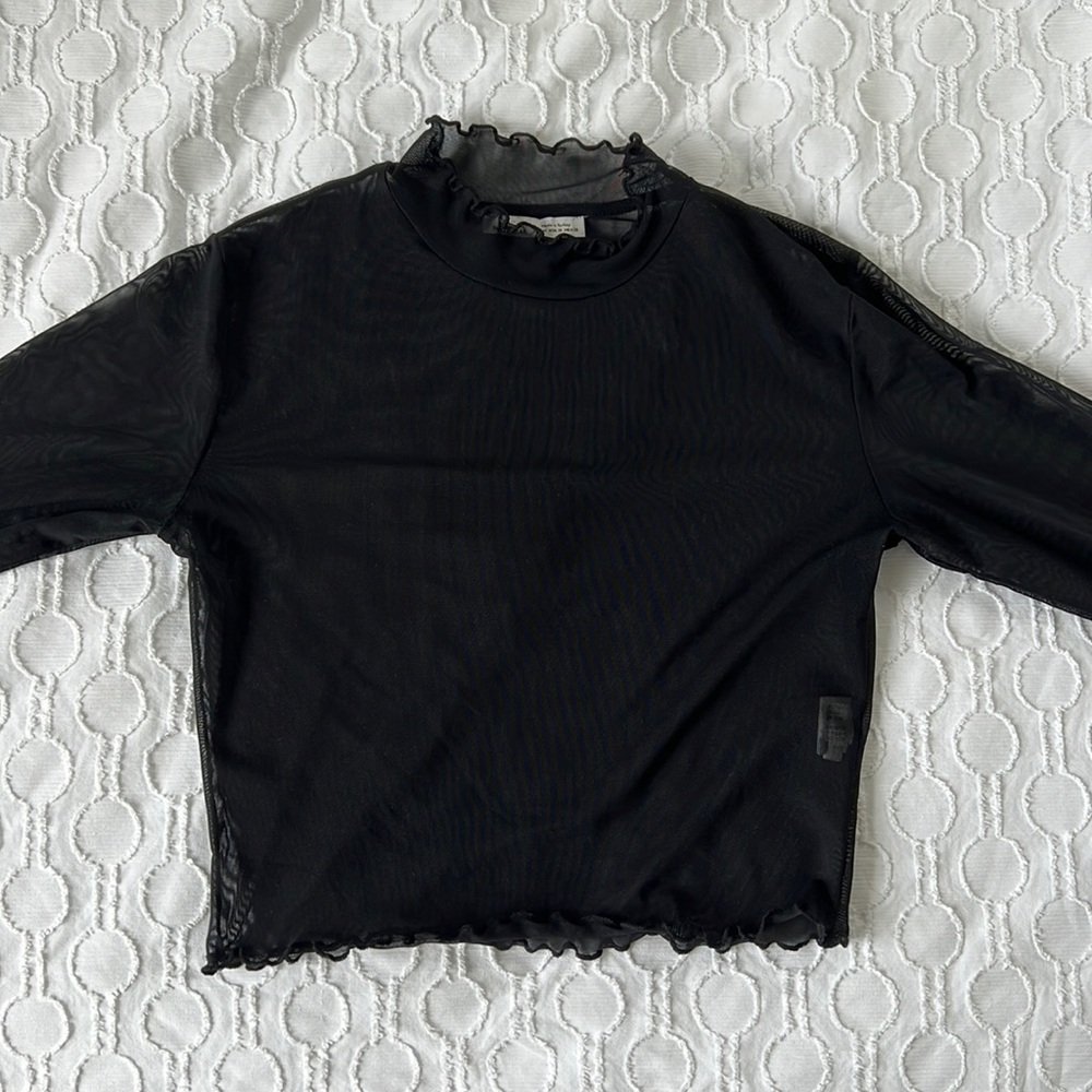 Pull & Bear. Black mesh top. Size M.